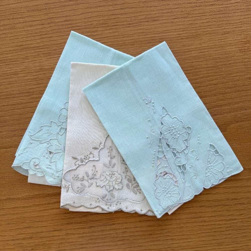 VINTAGE HAND EMBROIDERED LINEN HAND TOWELS-SET/3
